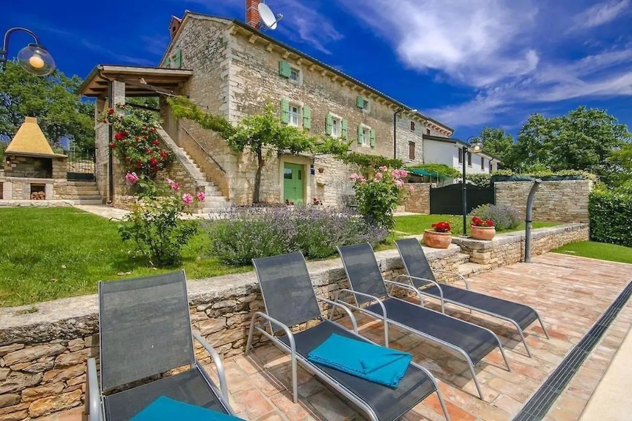 Rustic Villa Casa Mazuli With Pool In Grožnjan Chorvatsko