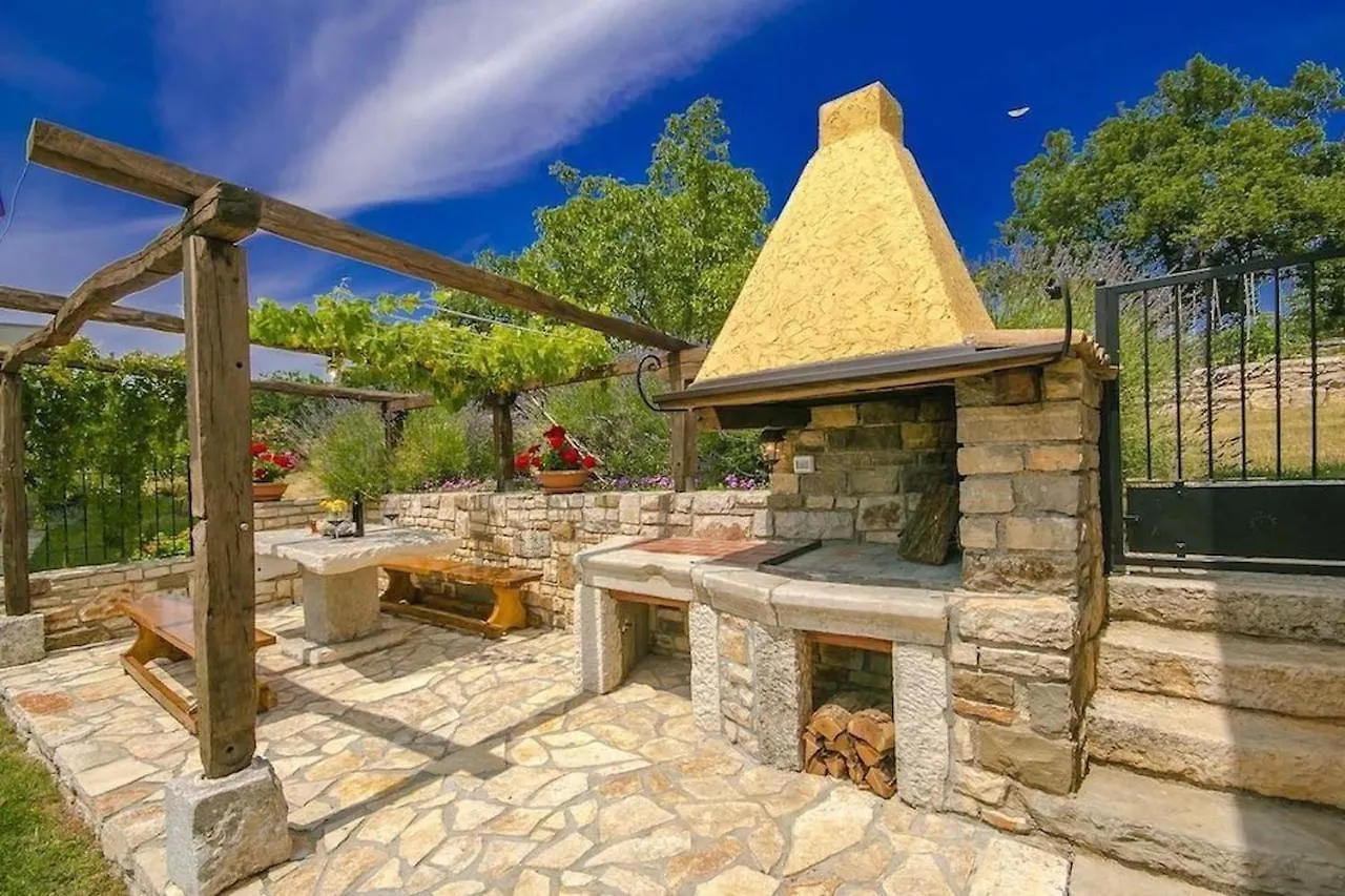 Rustic Villa Casa Mazuli With Pool In Grožnjan
