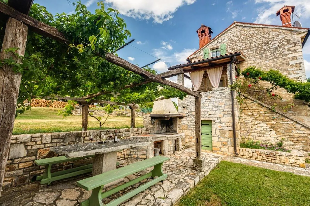 Rustic Villa Casa Mazuli With Pool In Grožnjan 0*,
