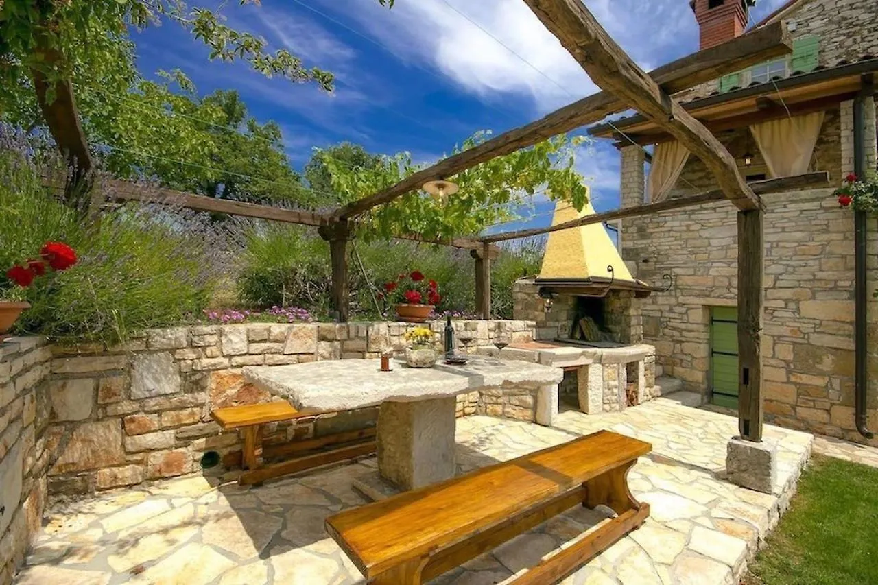 Rustic Villa Casa Mazuli With Pool In Grožnjan