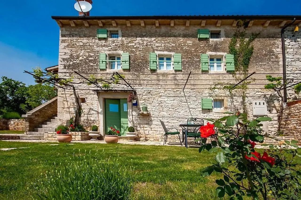 Rustic Villa Casa Mazuli With Pool In Grožnjan Chorvatsko